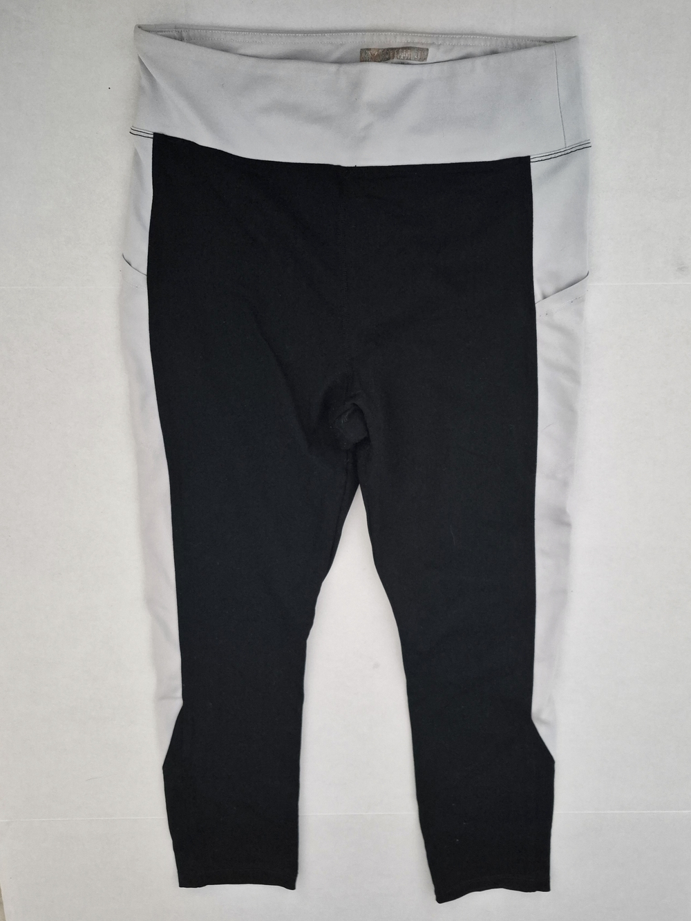 Forever 21 Black and White Colorblock Leggings With Pockets GUC